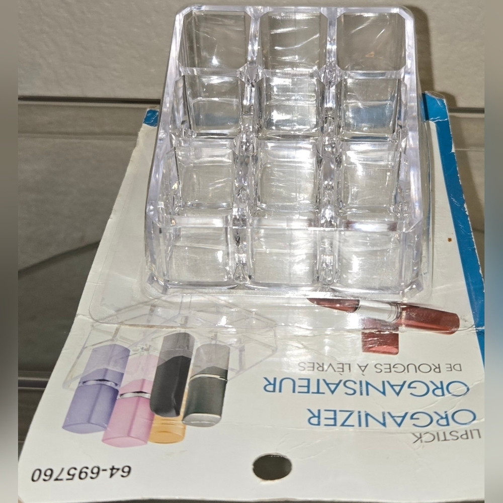 Clear Acrylic Lipstick Organizer - Picture 5 of 6